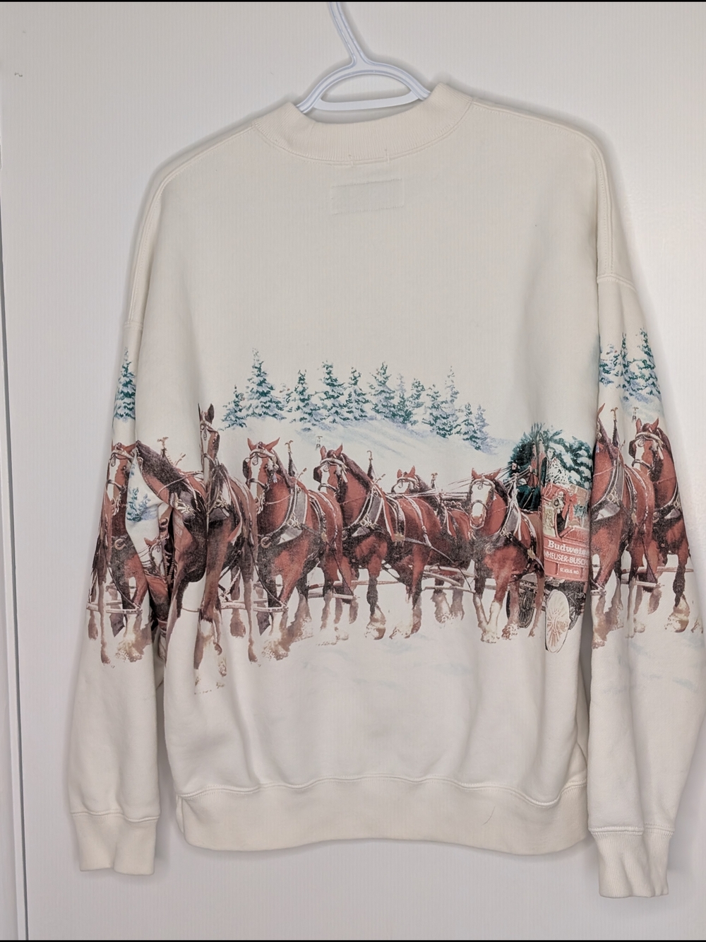 Abercrombie & Fitch Oversized Budweiser Clydesdale Holiday Graphic - Picture 4 of 16